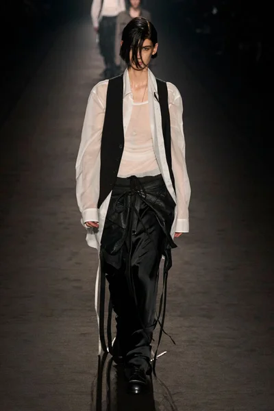 Look 27